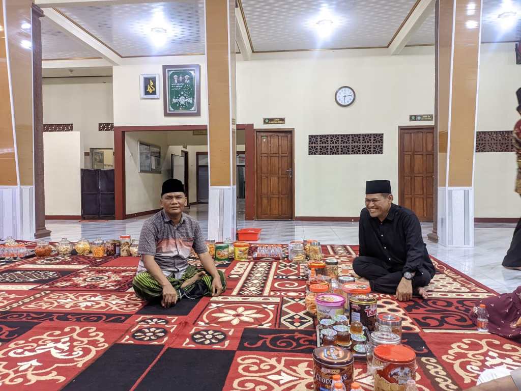 Masih di Suasana Hari Raya Idul Fitri 1445 H/ 2024 M Ketua DPRD Magetan Sujatno Bersilaturahmi ke Sejumlah Pondok&nbsp;Pesantren