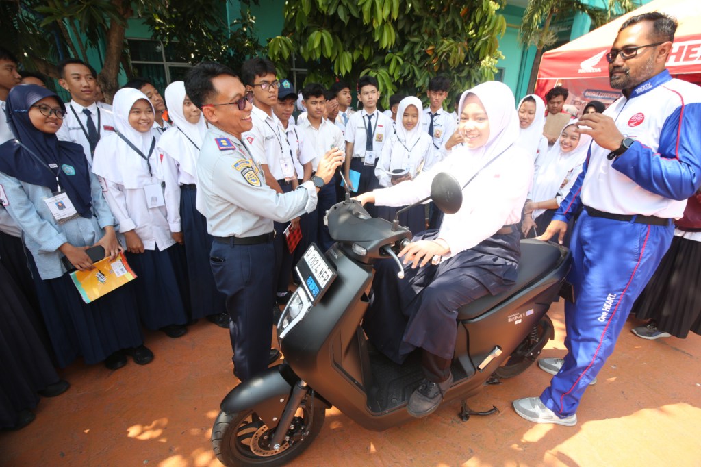 Bersinergi Dengan Dishub MPM Honda Jatim Kampanyekan #Cari_Aman Untuk Pelajar di Moment MPLS (Masa Pengenalan Lingkungan Sekolah)