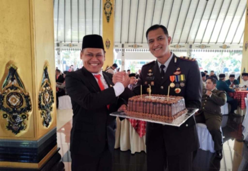 Hadiri HUT Bhayangkara Ke 78, Ketua DPRD Sujatno : Selamat Hari Bhayangkara yang ke 78 kepada Kepolisian Negara Republik&nbsp;Indonesia.