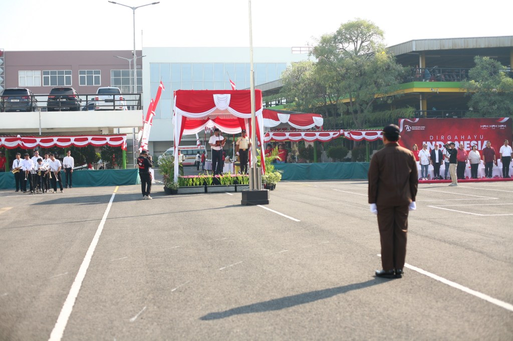 MPM Honda Jatim Semarakkan Kemerdekaan Dengan Menggelar Upacara Bendera.