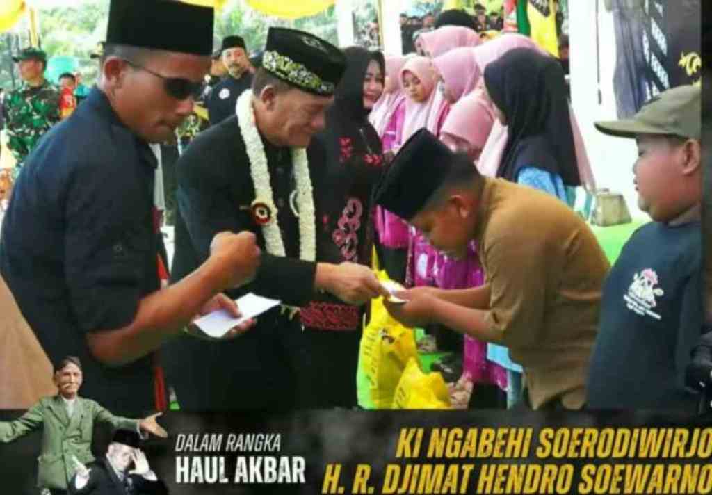 Datang ke Ponorogo, Bapak Pengasuh PSHW TM berikan santunan kepada Anak Yatim&nbsp;Piatu