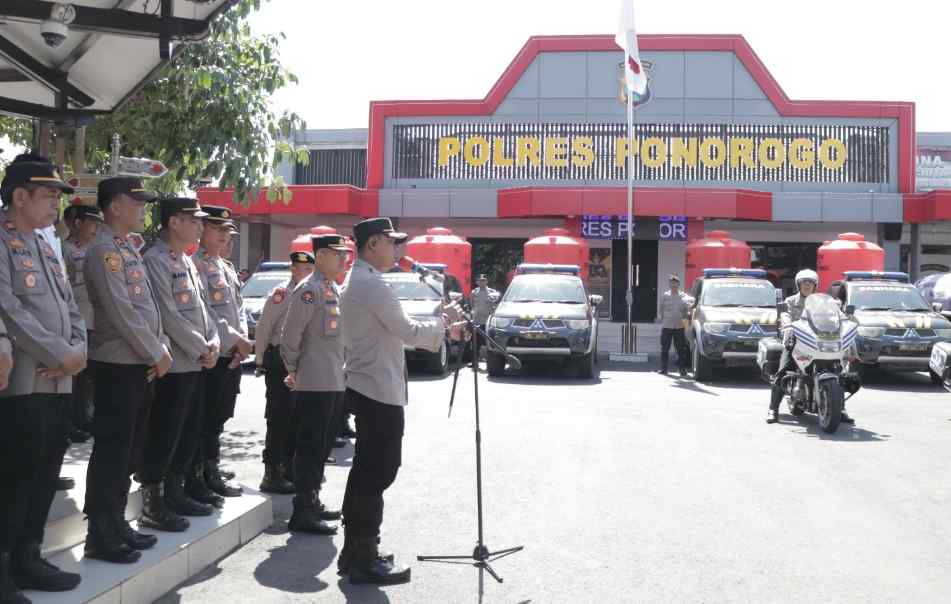 Bantu Masyarakat yang Kekeringan, Polres Ponorogo Droping Air&nbsp;Bersih