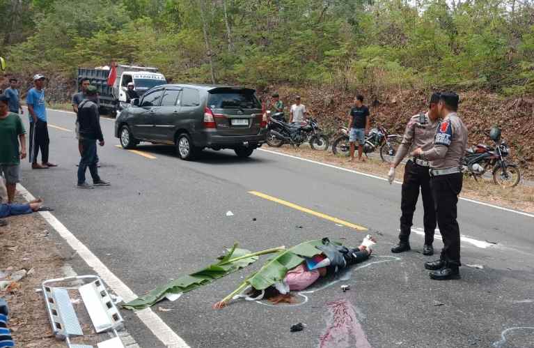 Main HP saat Naik Motor, Warga Candi Meninggal Dunia setelah Tabrak&nbsp;Truk
